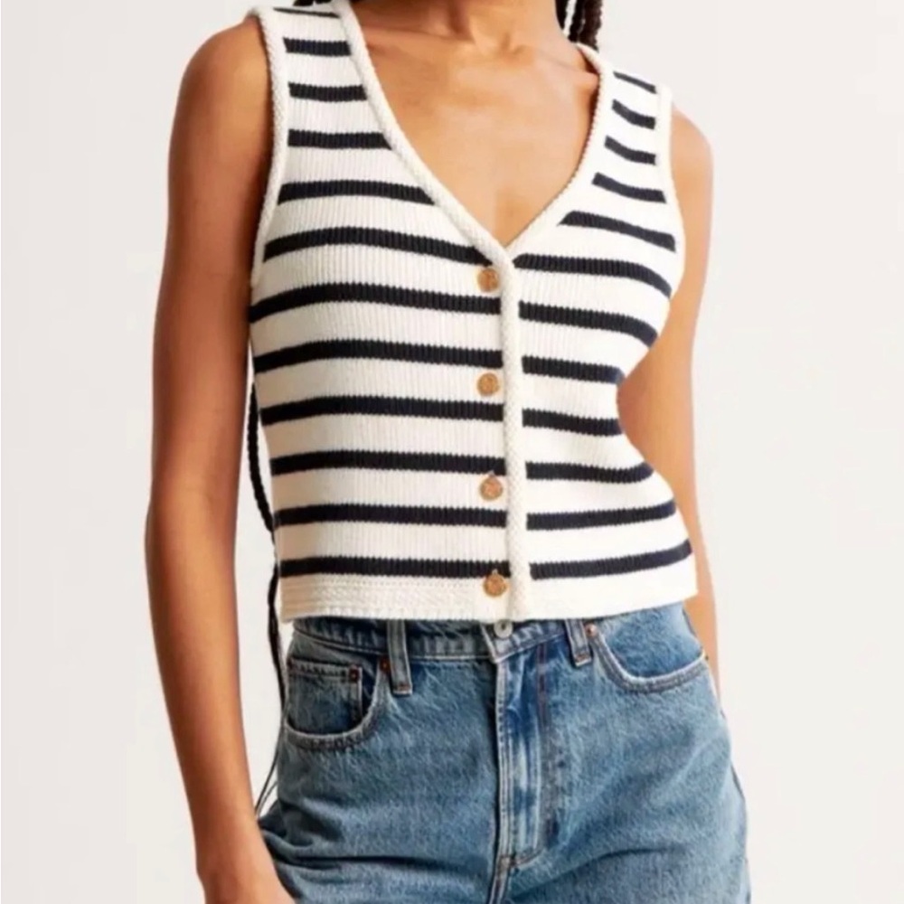 Abercrombie & Fitch Black and White Striped Crop Top
